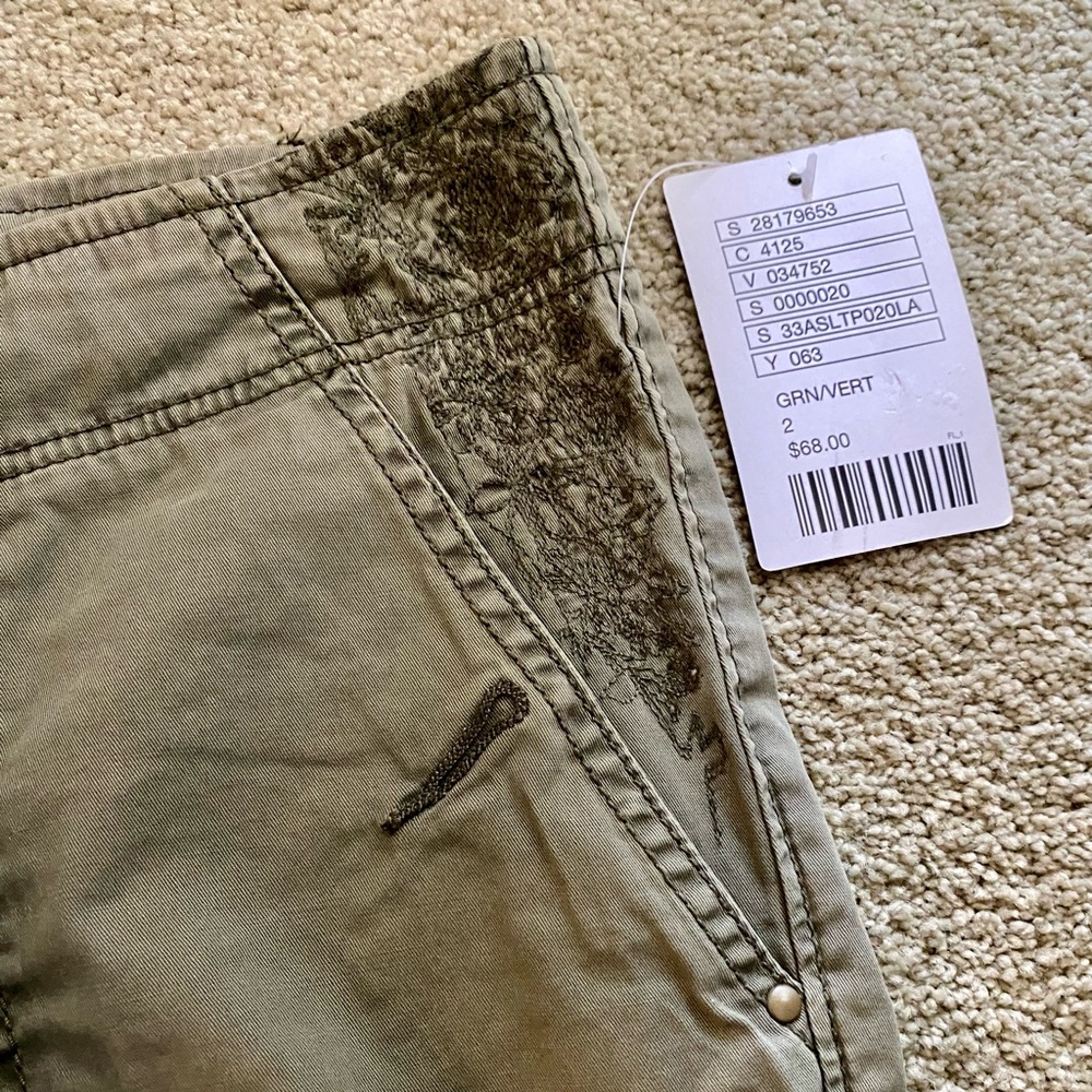 Shorts - Picture 5 of 5